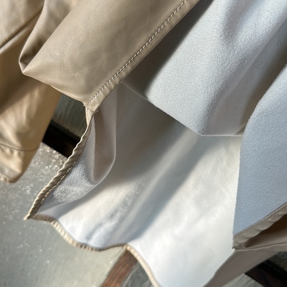 Saylor
Remi Faux Leather Top in size Med EUC - Picture 12 of 13